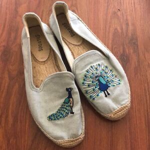 SOLUDOS Peacock embroidered light denim espadrilles size 6 ￼